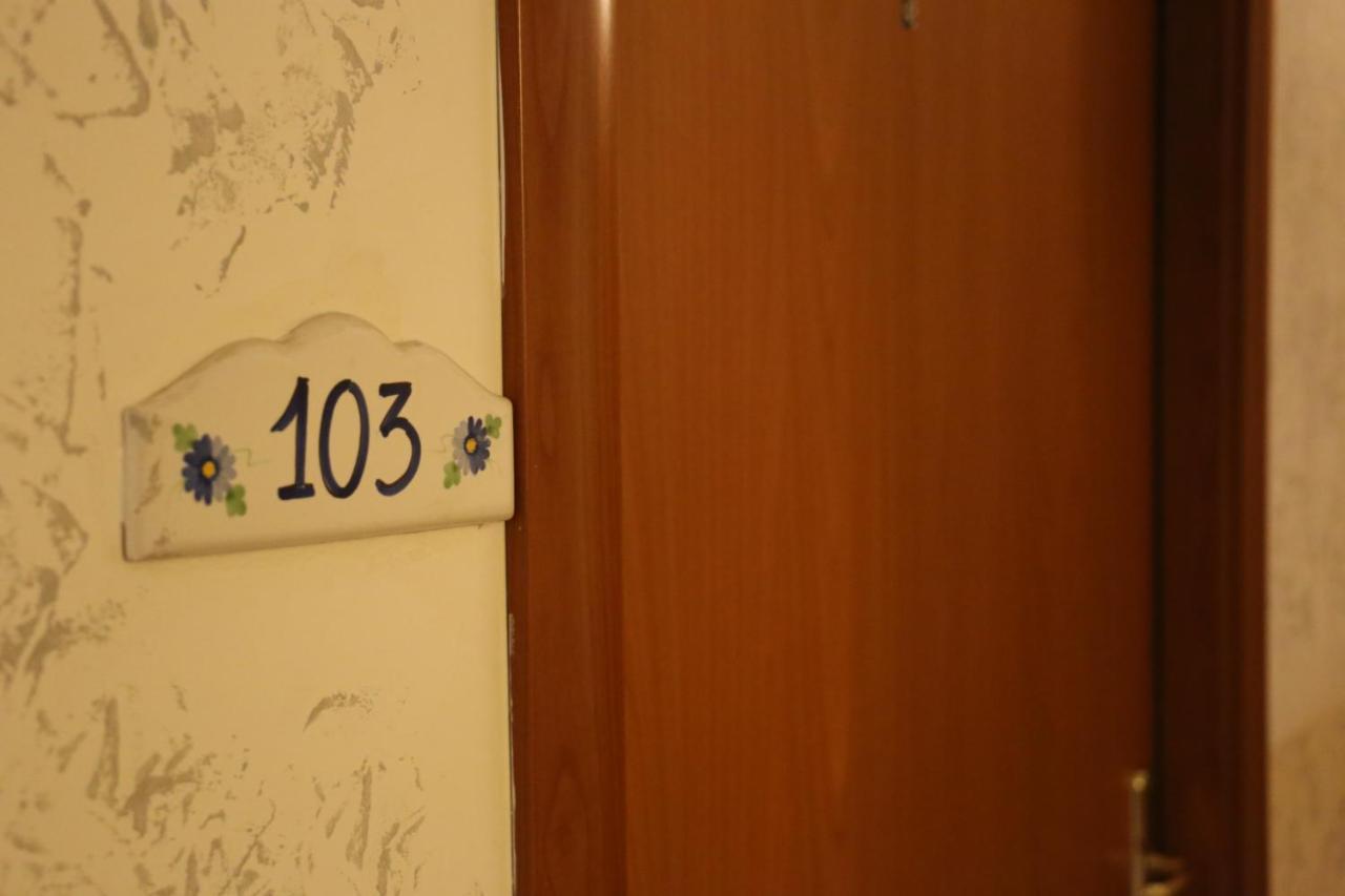 Albergo Del Centro Storico Salerno Exterior foto